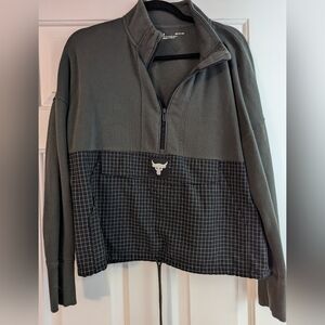Under Armour the Rock size small quarter zip up